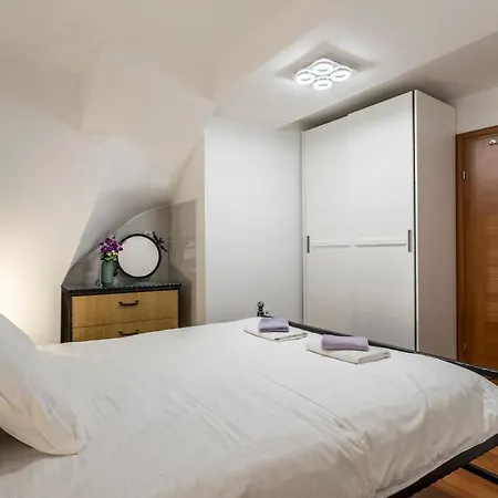 Apartment And Erede