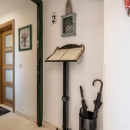 Apartman And Erede